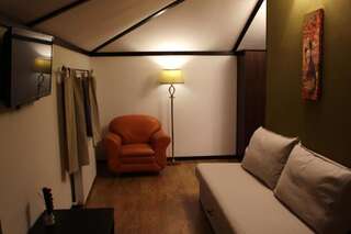 Отели типа «постель и завтрак» La Livada Отопень Номер-студио с диваном-кроватью-17